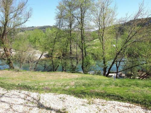Cozy Holiday Home In Montclus With River Nearby