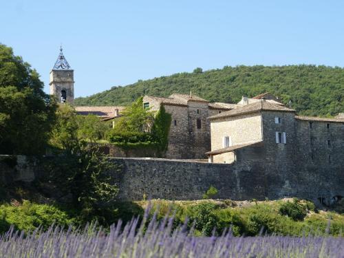 Cozy Holiday Home In Montclus With River Nearby