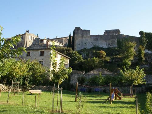 Cozy Holiday Home In Montclus With River Nearby