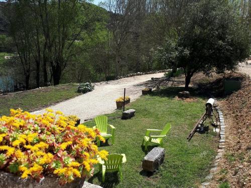 Cozy Holiday Home In Montclus With River Nearby