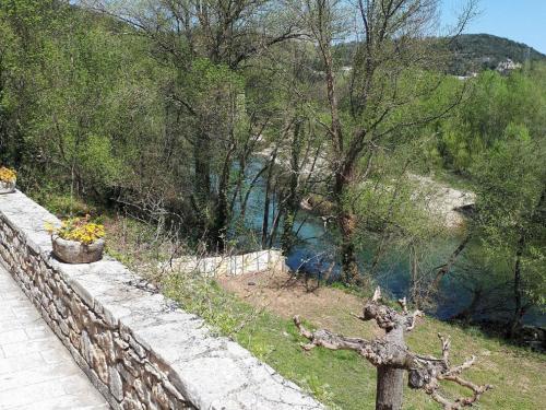 Cozy Holiday Home In Montclus With River Nearby