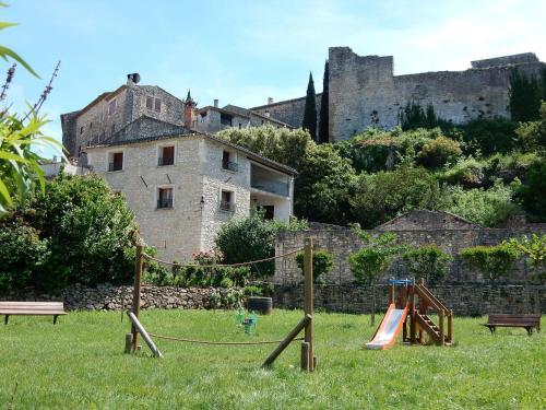 Cozy Holiday Home In Montclus With River Nearby