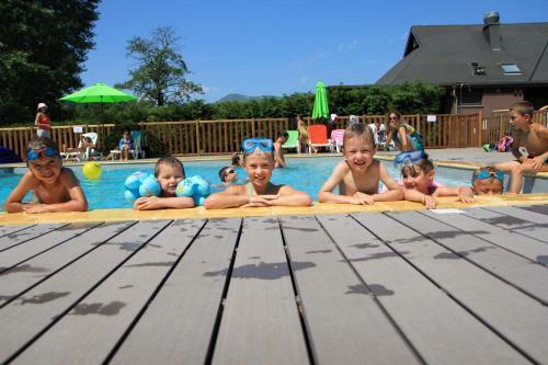 Camping Domaine Du Lac Chambon