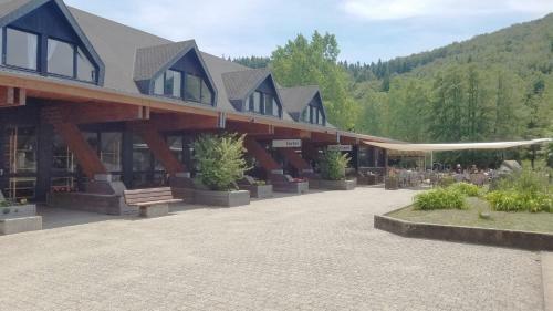 Camping Domaine Du Lac Chambon