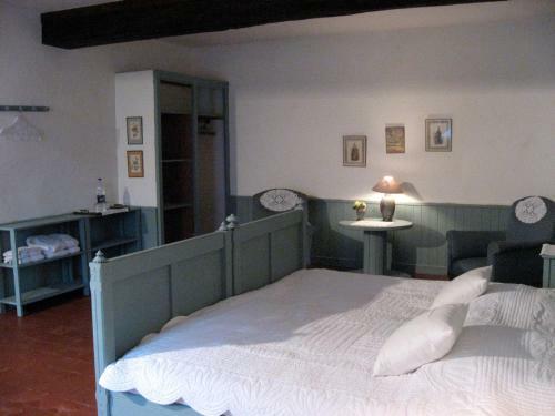 Hostal Chateau De Martigny