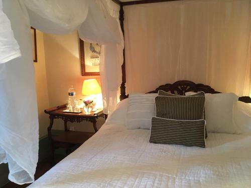 Hostal Chateau De Martigny