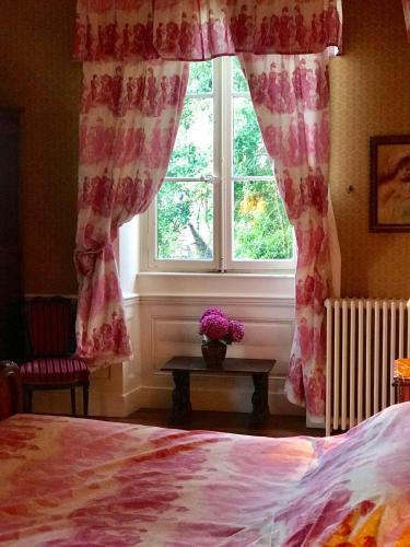 Hostal Chateau De Martigny