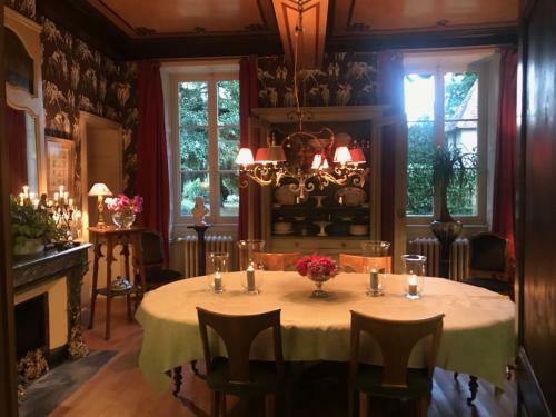 Hostal Chateau De Martigny