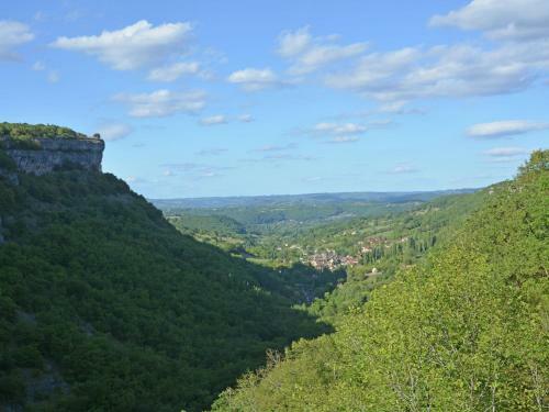 Spacious Holiday House Near River In Teilhet