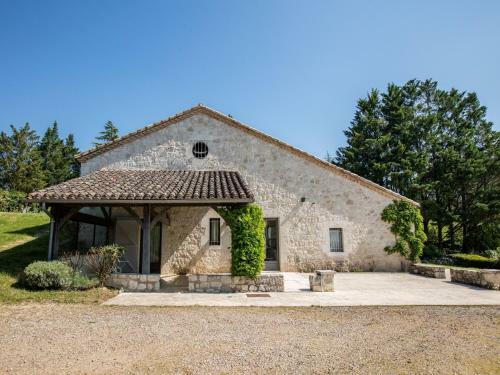 Pleasant Holiday Home In Saint-maurin With Garden