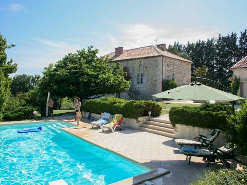 Pleasant Holiday Home In Saint-maurin With Garden