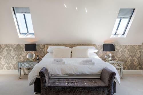 Bisham Villa Sleeps 14 Wifi