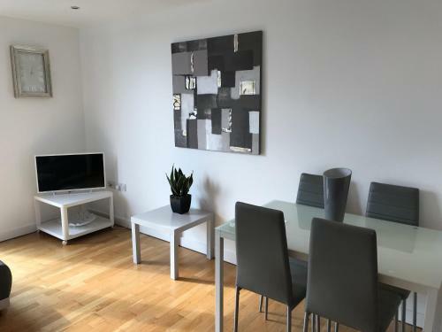 Bedford Central Apartment With Free Secure Parking