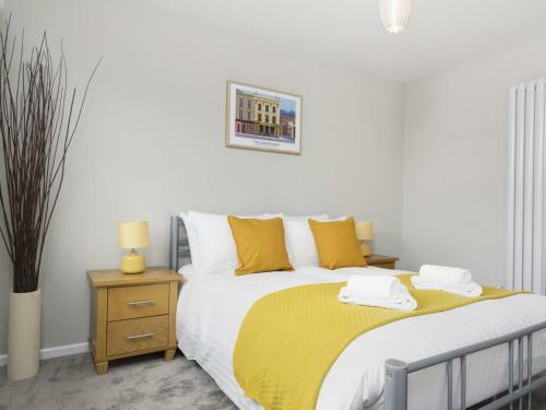 Salisbury Street Apartment
