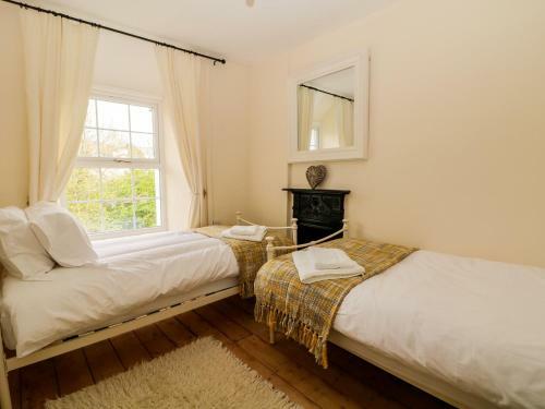 4 Caled Ffrwd, Caernarfon