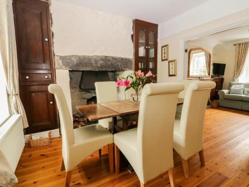 4 Caled Ffrwd, Caernarfon