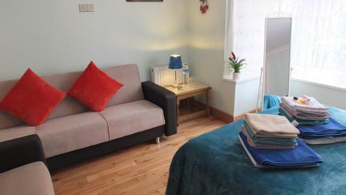 Hostal Welcome Inn Residence & Suites
