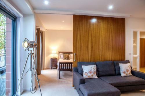Riverside West End Apartment