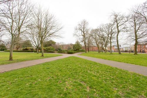 Lomond Serviced Apartments- Hydro House