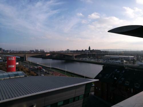 Glasgow Central River Apartment With Parking