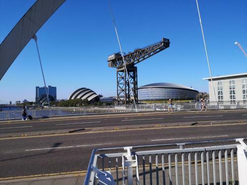 Glasgow Central River Apartment With Parking