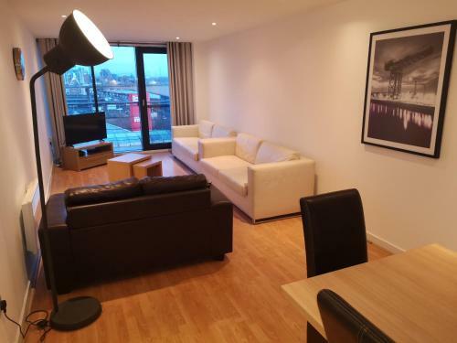 Glasgow Central River Apartment With Parking