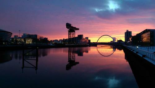 Glasgow Central River Apartment With Parking