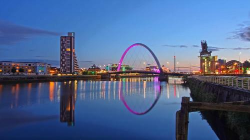 Glasgow Central River Apartment With Parking