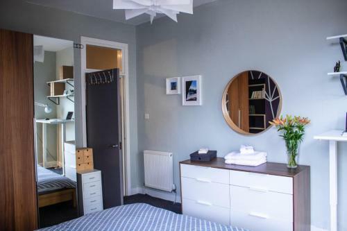 Anchored - Unique Apartment In Glasgow's West End