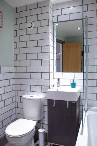Anchored - Unique Apartment In Glasgow's West End