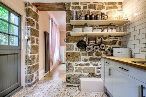 Amadeus Serviced Apartment
