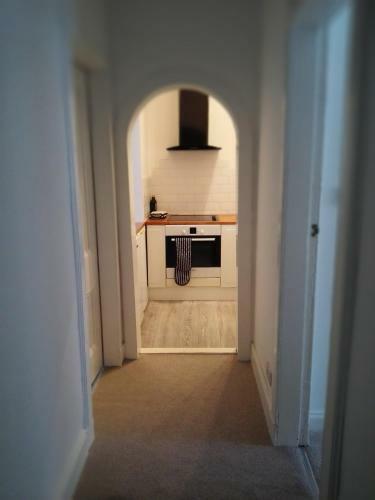 Traditional Apartment West End Hydro
