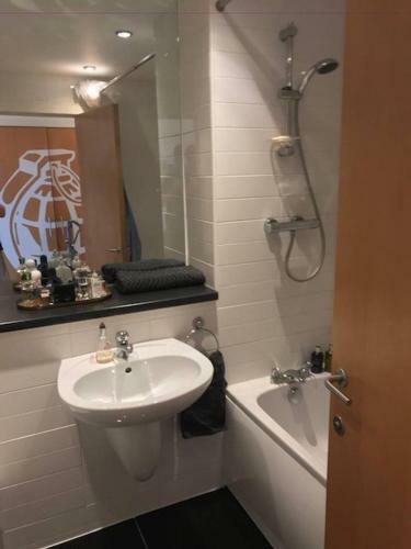 Stylish Merchantcity Apartment, Fantastic Location