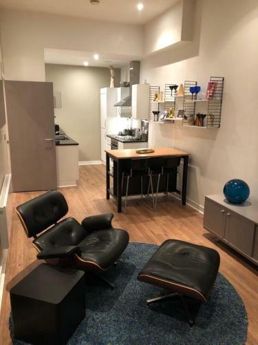 Stylish Merchantcity Apartment, Fantastic Location