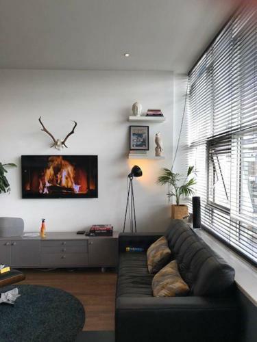 Stylish Merchantcity Apartment, Fantastic Location