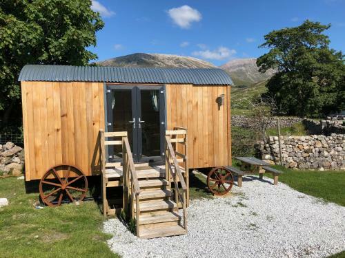 Inchnadamph Lodge Hostel/b&b