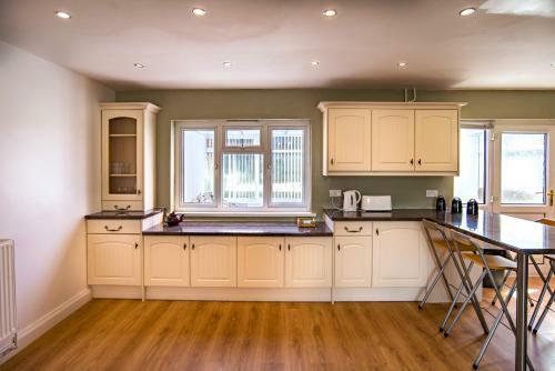 Liberty View Apartment: Central Location + Parking
