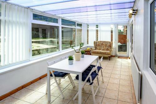 Liberty View Apartment: Central Location + Parking