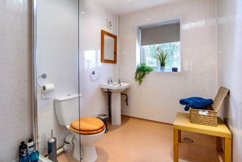 Liberty View Apartment: Central Location + Parking