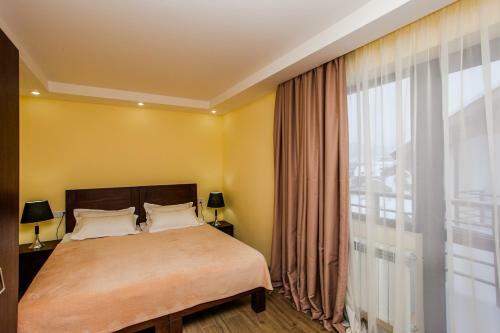 Hotel Crystal Hill Resort