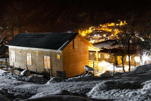Hostal Cottage Shgedi