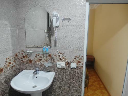 Hostal Mestia 4 Season