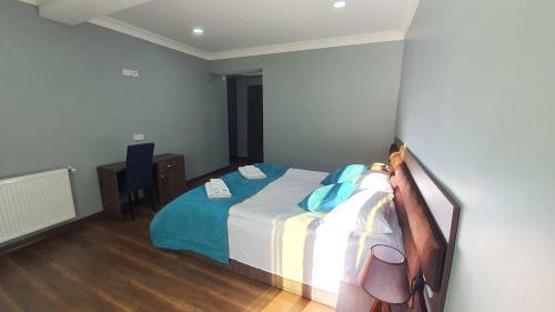 Hostal Mestia 4 Season