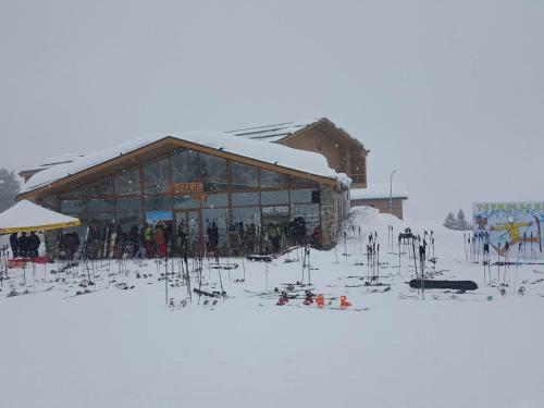 Hostal Mestia 4 Season