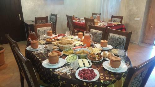Hostal Mestia 4 Season