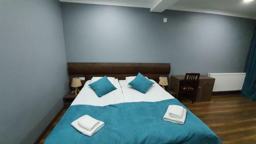 Hostal Mestia 4 Season