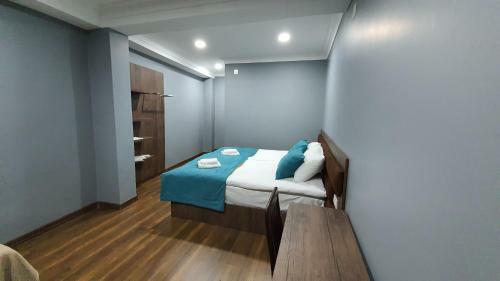 Hostal Mestia 4 Season