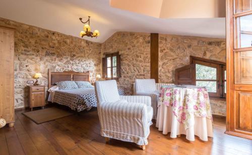 Hotel De Monta�a Cueva Ahumada