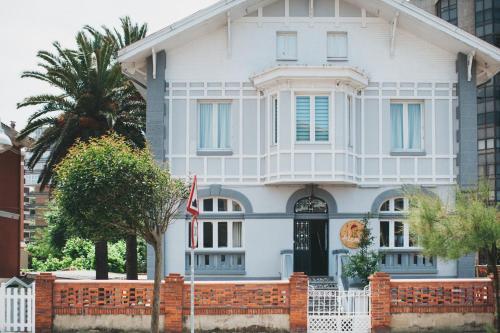 Hostal Alamar Surf House