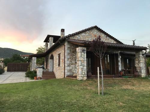 Petrini Villa Avramilias